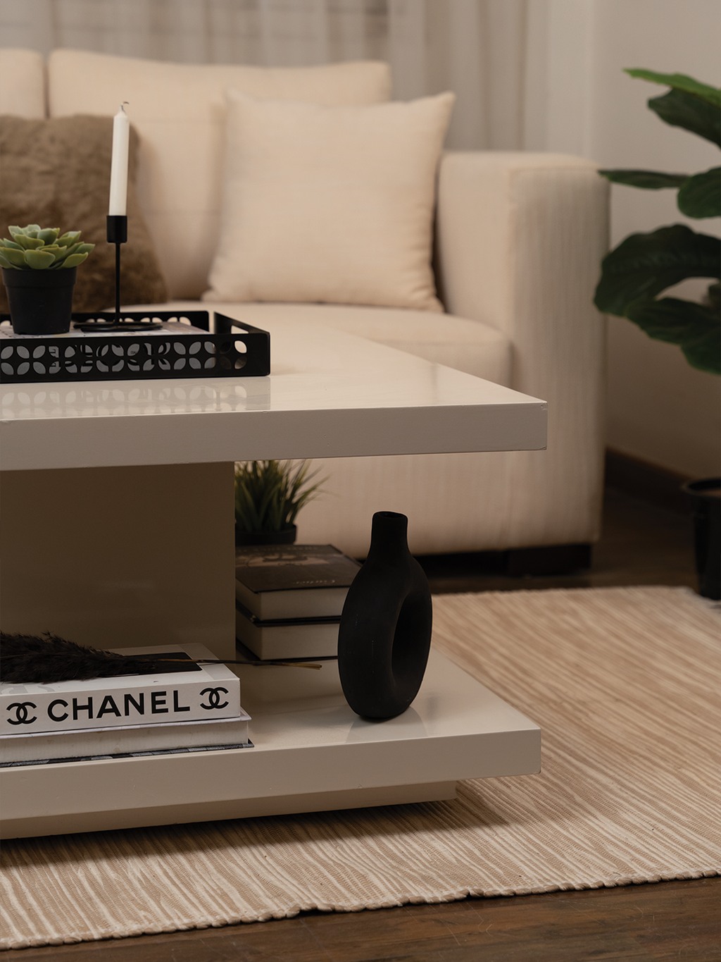 Niche Table